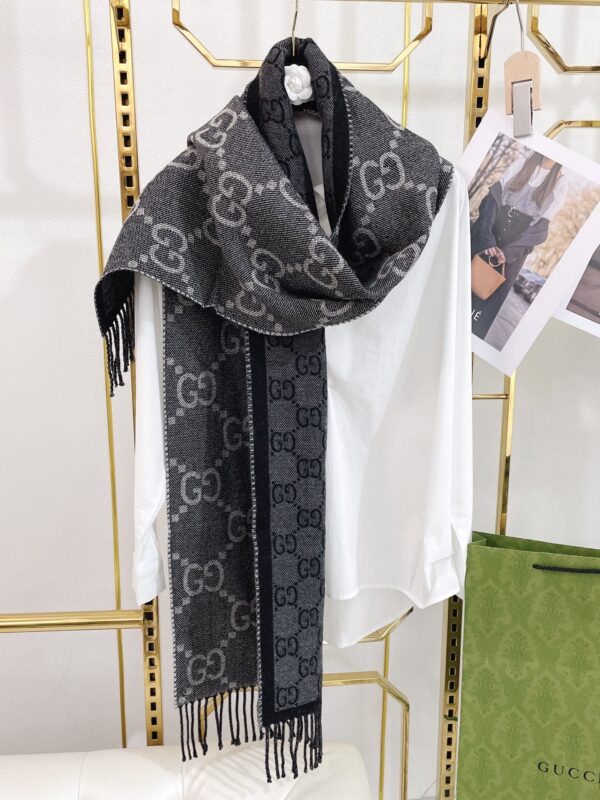 Gucci Jacquard Pattern Knit With Tassels Grey and Black 190cm/75in 676610 4G200 1061