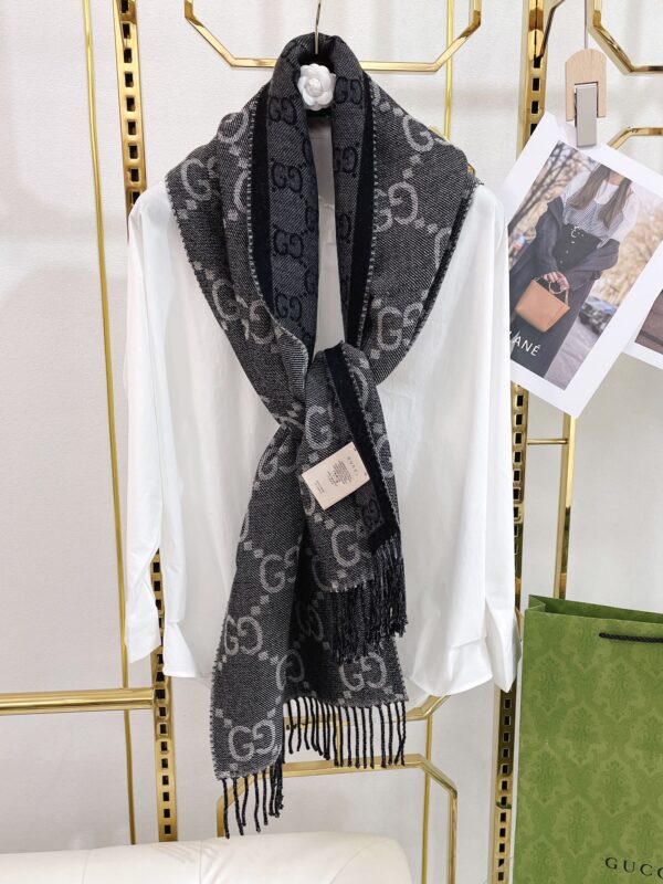 Gucci Jacquard Pattern Knit With Tassels Grey and Black 190cm/75in 676610 4G200 1061