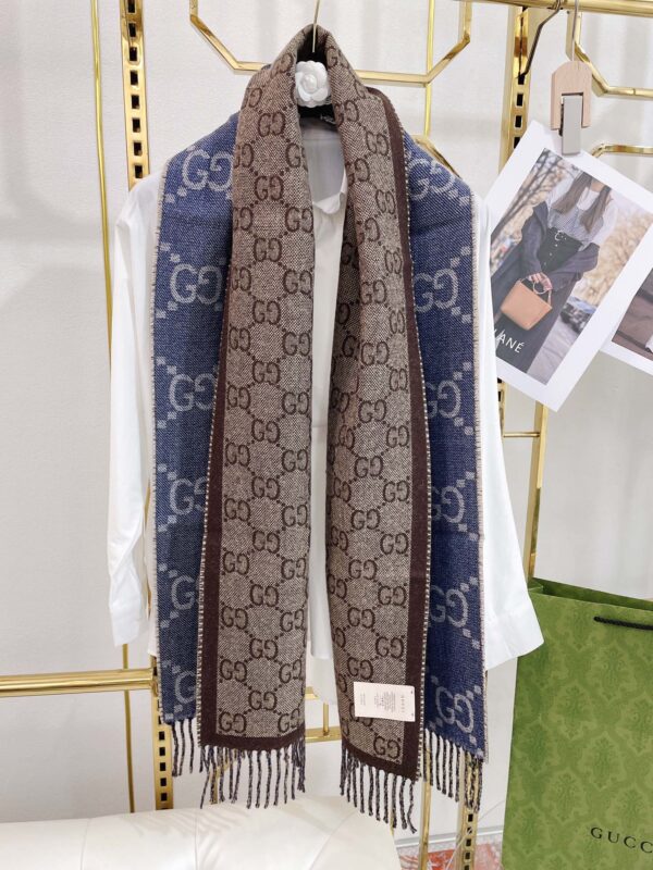 Gucci Jacquard Pattern Knit With Tassels Navy and Brown 190cm/75in 676610 3G200 4165
