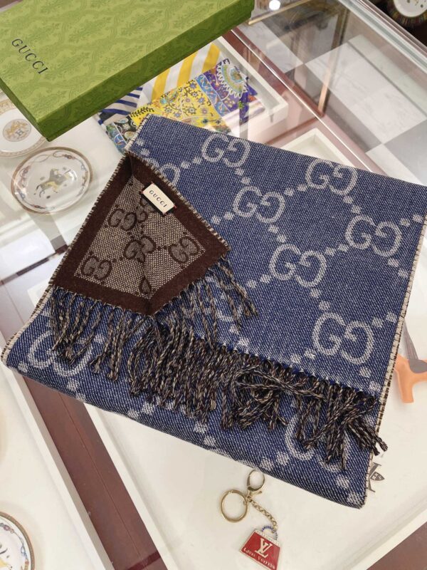 Gucci Jacquard Pattern Knit With Tassels Navy and Brown 190cm/75in 676610 3G200 4165