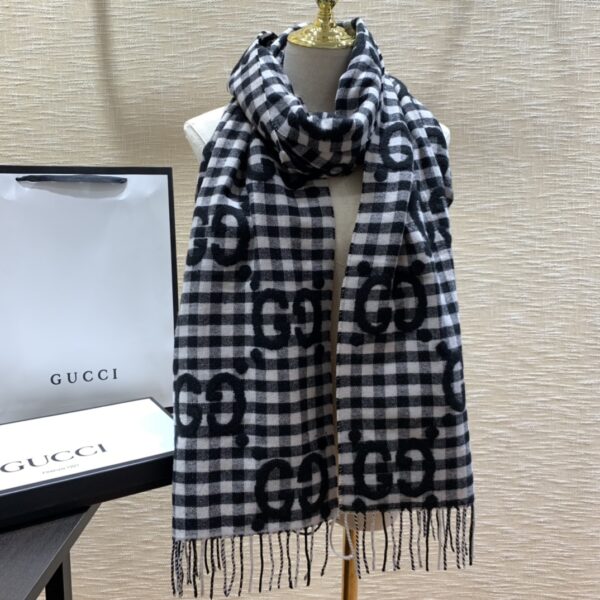 Gucci Jacquard Wool Scarf Dark Blue and Ivory Scarf 220cm/86.7in 644365 4G718 4178