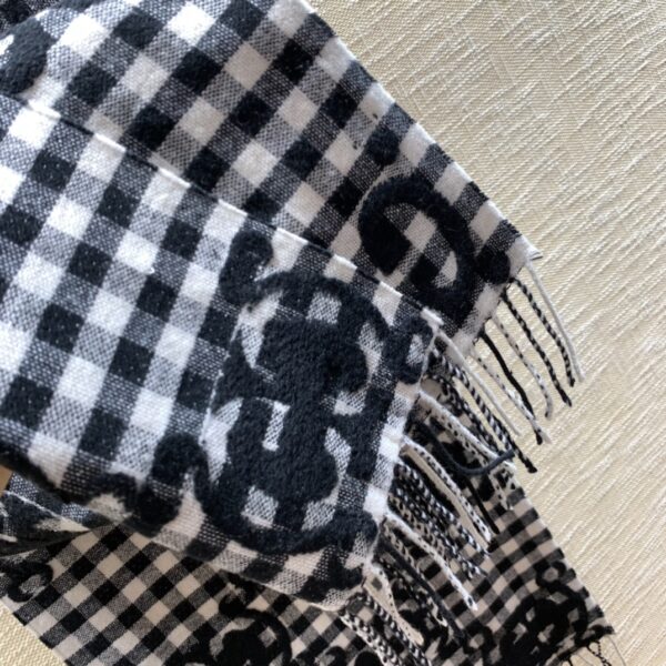 Gucci Jacquard Wool Scarf Dark Blue and Ivory Scarf 220cm/86.7in 644365 4G718 4178
