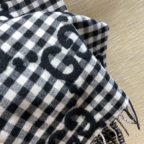 Gucci Jacquard Wool Scarf Dark Blue and Ivory Scarf 220cm/86.7in 644365 4G718 4178