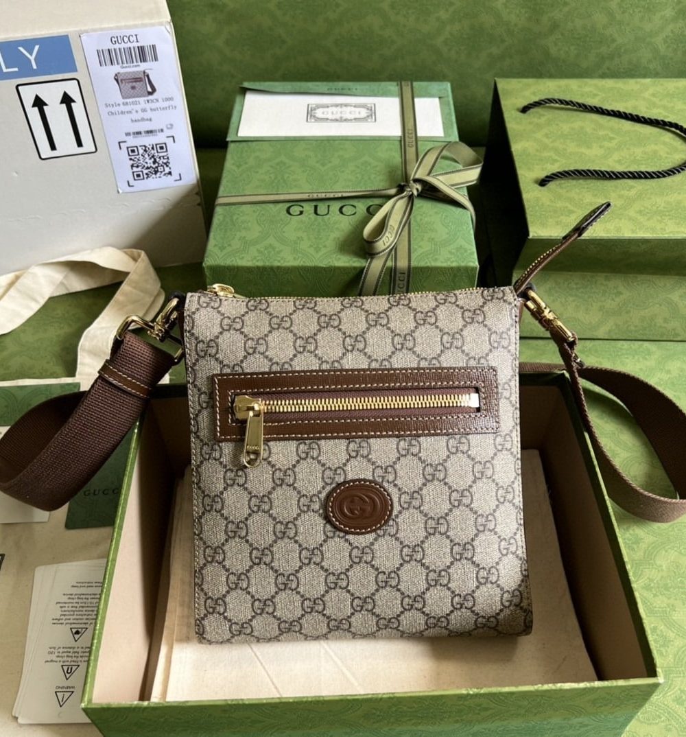 1:1 Replica Gucci Supreme Messenger Bag Beige And Ebony GG Supreme Canvas For Women 9.3in/23.5cm GG 681021 92THG 8563