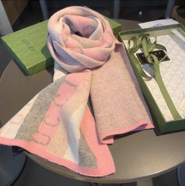 Gucci Wool Multicolor Line in Grey and Pink Scarf 150cm/71in