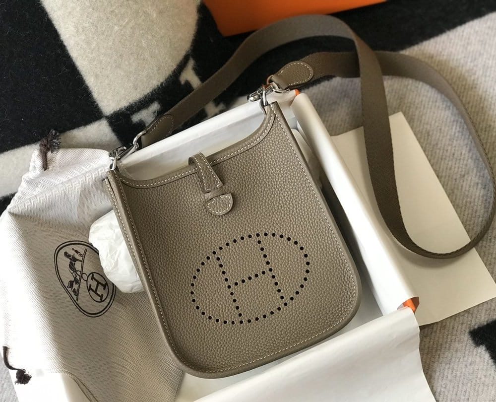 1:1 Replica Hermes Evelyne 16 Amazone Bag Etoupe With Silver-Toned Hardware For Women, Women's Shoulder And Crossbody Bags 6.3in/16cm H069426CKBF