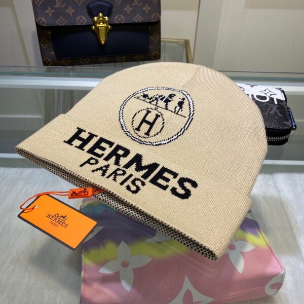 Hermes Frequence Beanie In Beige