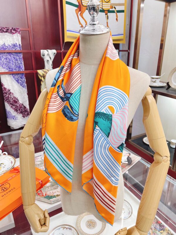 Hermes Garde-Robe Pop Detail Abricot/Rose/Bleu Square Scarf 90cm/35in H893888S 01 