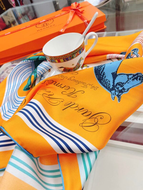 Hermes Garde-Robe Pop Detail Abricot/Rose/Bleu Square Scarf 90cm/35in H893888S 01 
