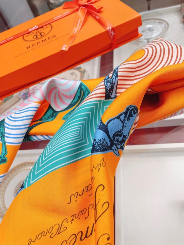 Hermes Garde-Robe Pop Detail Abricot/Rose/Bleu Square Scarf 90cm/35in H893888S 01 