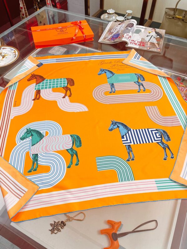 Hermes Garde-Robe Pop Detail Abricot/Rose/Bleu Square Scarf 90cm/35in H893888S 01 