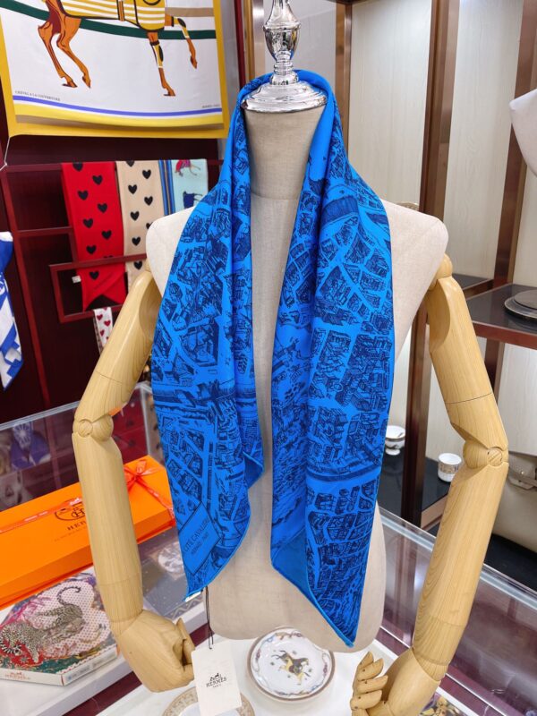 Hermes La Cite Cavalerie 2019 Octave Marsal Dark Blue 90cm/35in H003373S 04.