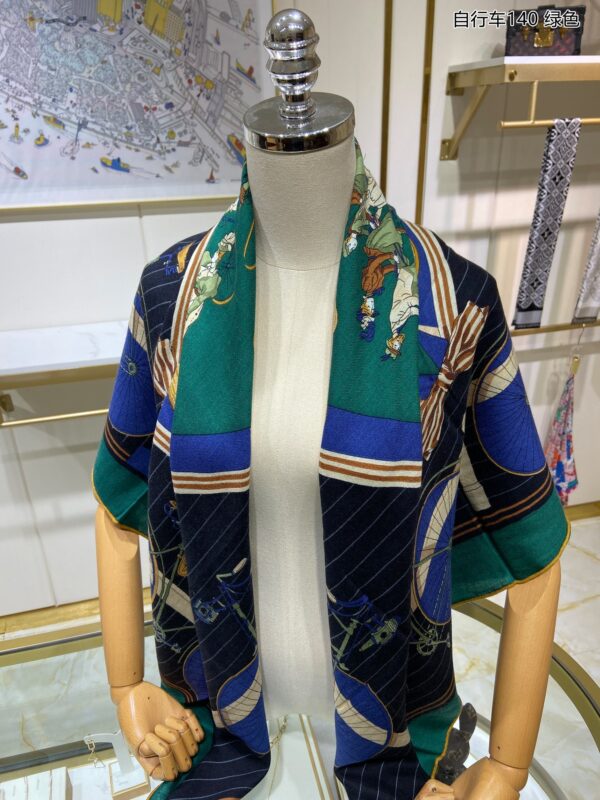 Hermes Les Becanes 70 Silk Blue/Dark Blue/Green Royal Scarf 140cm/55in 