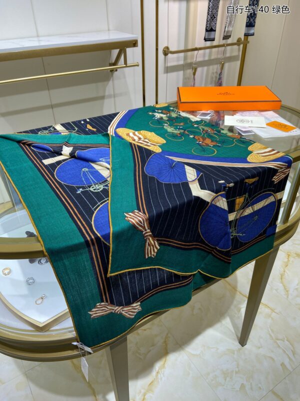 Hermes Les Becanes 70 Silk Blue/Dark Blue/Green Royal Scarf 140cm/55in 