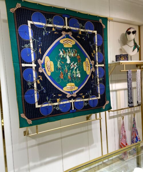 Hermes Les Becanes 70 Silk Blue/Dark Blue/Green Royal Scarf 140cm/55in 
