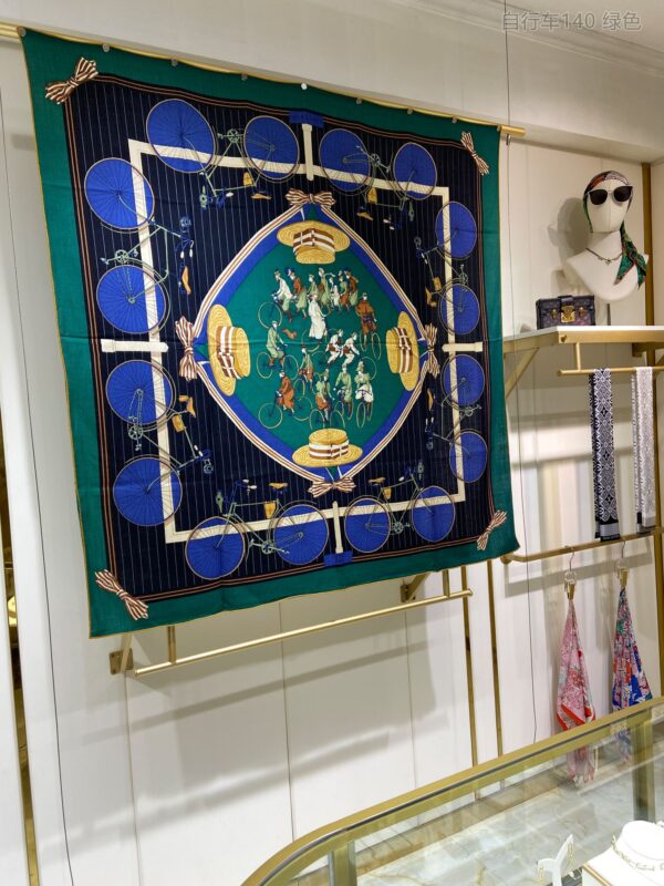 Hermes Les Becanes 70 Silk Blue/Dark Blue/Green Royal Scarf 140cm/55in 