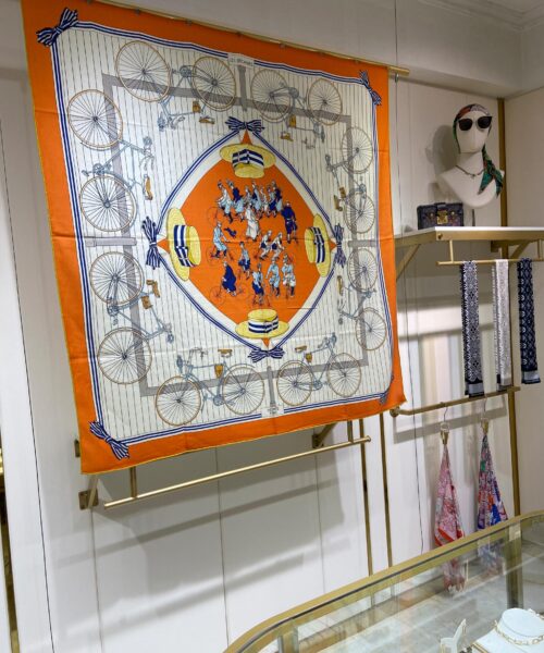 Hermes Les Becanes 70 Silk Orange/Blanc/Bleu Royal Scarf 140cm/55in 
