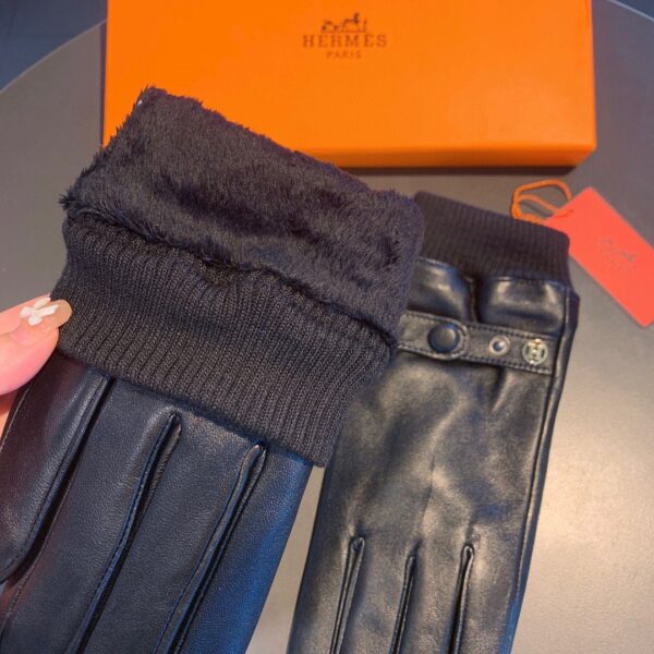 Hermes Soya Gloves In Black