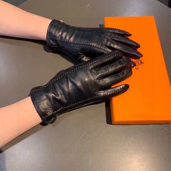 Hermes Soya Gloves In Black