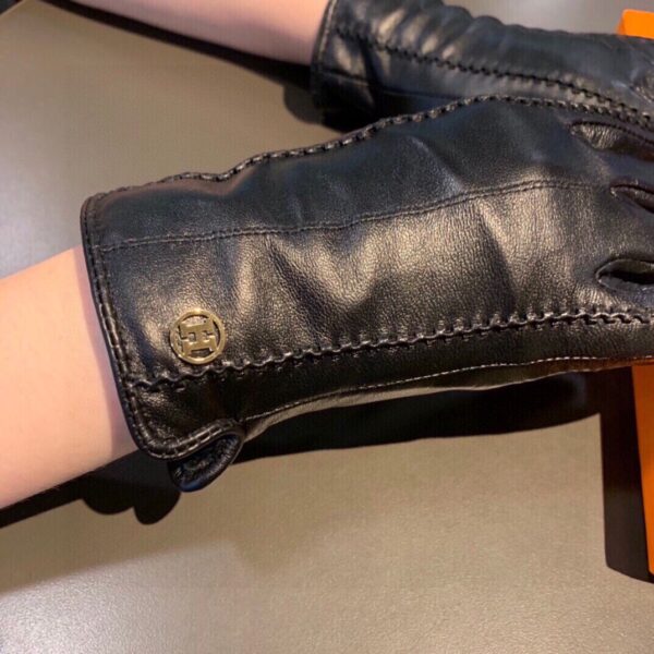 Hermes Soya Gloves In Black