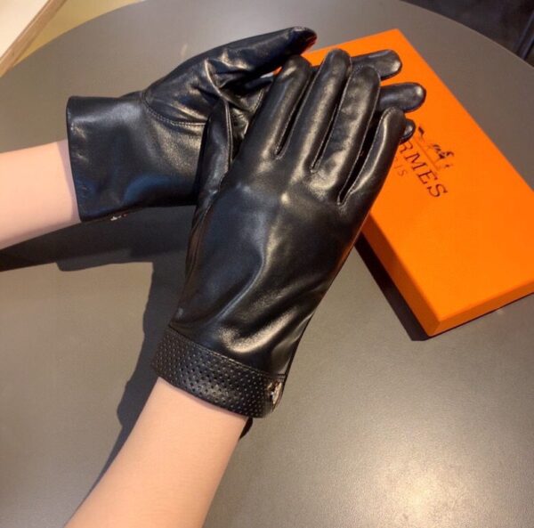 Hermes Soya Gloves In Black