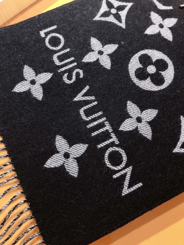LV Essential Monogram Black/White Scarf