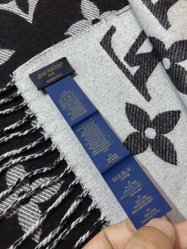 LV Essential Monogram Black/White Scarf