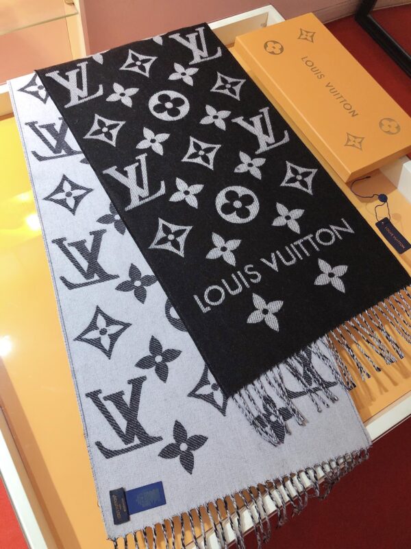 LV Essential Monogram Black/White Scarf