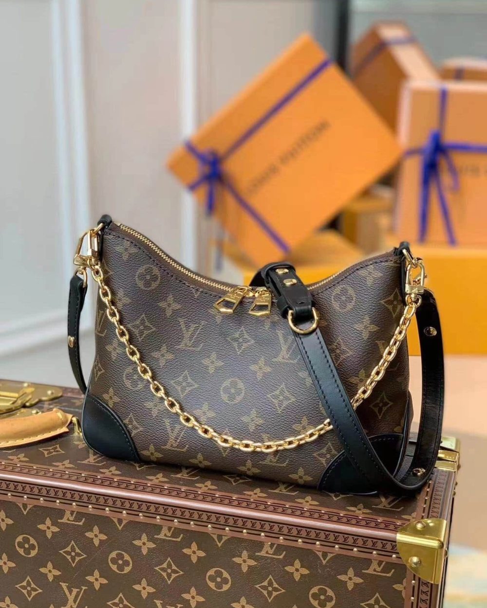 LC170 - Louis Vuitton Women’s Fashion Bag