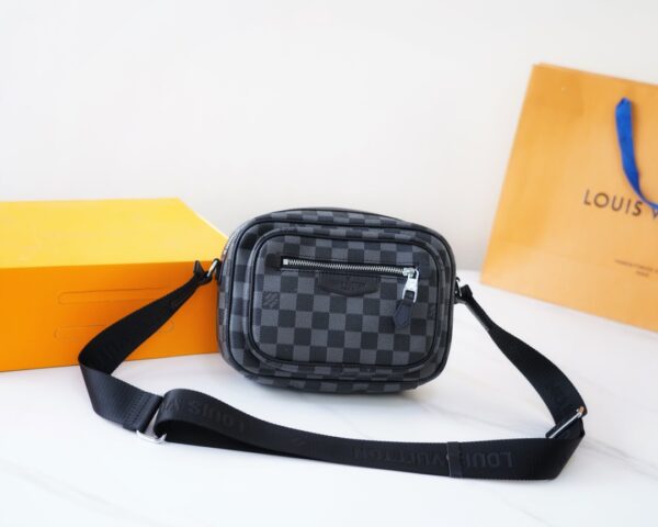LC269 - Louis Vuitton Black Fashion Bag
