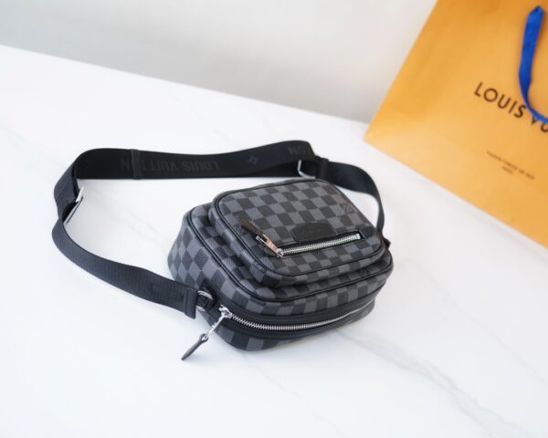 LC269 - Louis Vuitton Black Fashion Bag