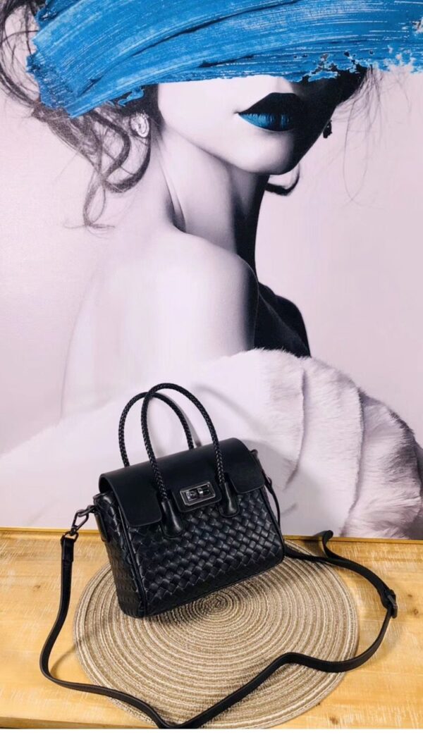 LC33 - Women's Fashion Bag.