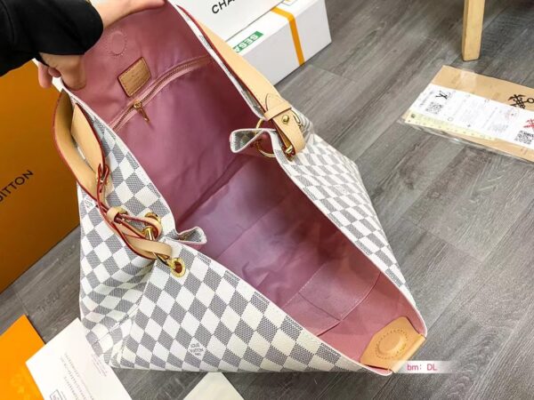 LC573 – Women’s Fashion Bag