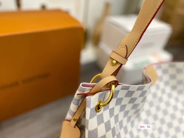 LC573 – Women’s Fashion Bag