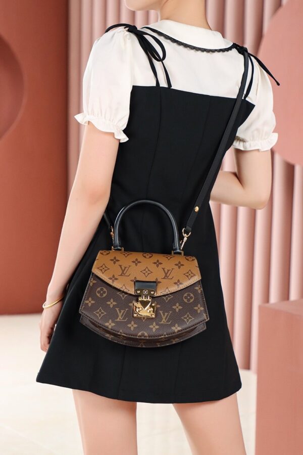 LC708 – Louis Vuitton 𝐓𝐈𝐋𝐒𝐈𝐓𝐓 M46548 Size 24 cm Top Quality