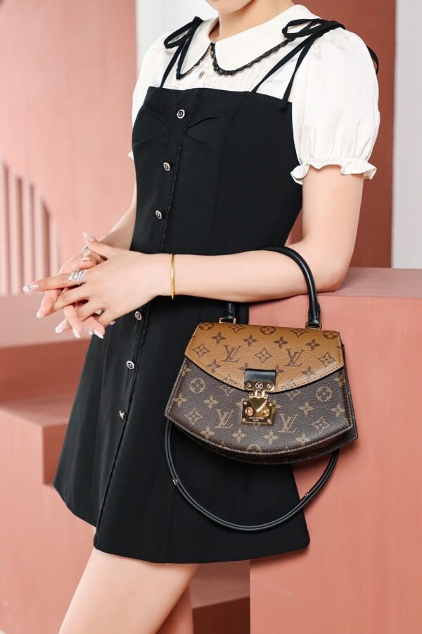 LC708 – Louis Vuitton 𝐓𝐈𝐋𝐒𝐈𝐓𝐓 M46548 Size 24 cm Top Quality