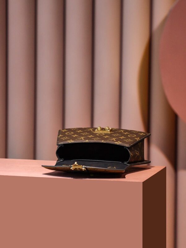 LC708 – Louis Vuitton 𝐓𝐈𝐋𝐒𝐈𝐓𝐓 M46548 Size 24 cm Top Quality