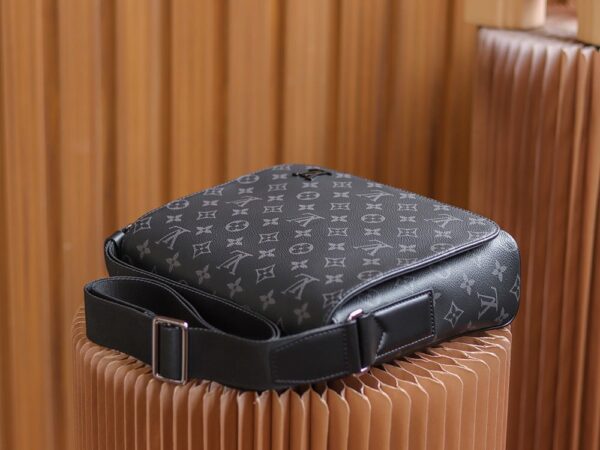 LC709 – Louis Vuitton 𝐃𝐈𝐒𝐓𝐑𝐈𝐂𝐓 M44000 Size 25 cm Top Quality