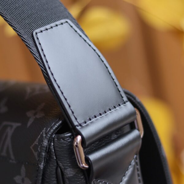 LC709 – Louis Vuitton 𝐃𝐈𝐒𝐓𝐑𝐈𝐂𝐓 M44000 Size 25 cm Top Quality