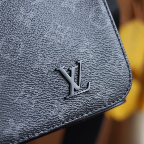LC709 – Louis Vuitton 𝐃𝐈𝐒𝐓𝐑𝐈𝐂𝐓 M44000 Size 25 cm Top Quality