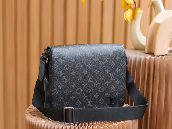 LC709 – Louis Vuitton 𝐃𝐈𝐒𝐓𝐑𝐈𝐂𝐓 M44000 Size 25 cm Top Quality