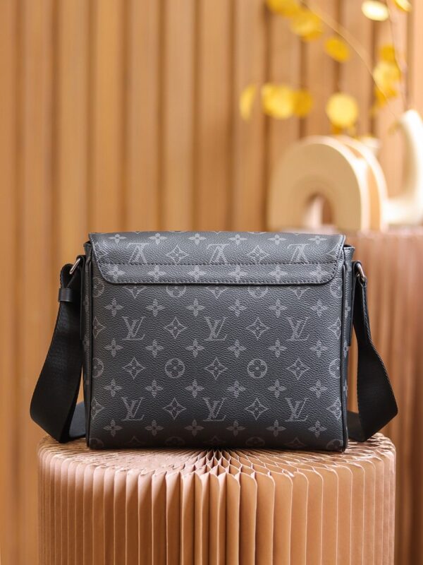 LC709 – Louis Vuitton 𝐃𝐈𝐒𝐓𝐑𝐈𝐂𝐓 M44000 Size 25 cm Top Quality