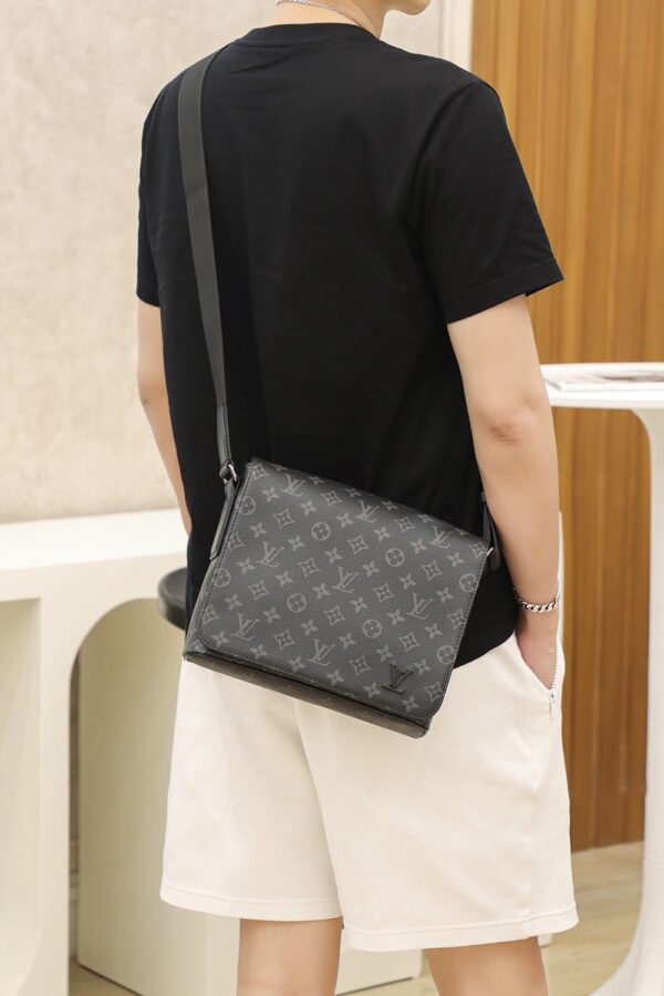 LC709 – Louis Vuitton 𝐃𝐈𝐒𝐓𝐑𝐈𝐂𝐓 M44000 Size 25 cm Top Quality