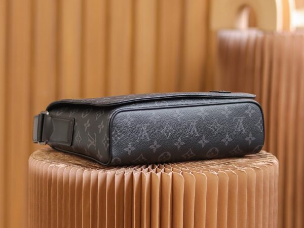 LC709 – Louis Vuitton 𝐃𝐈𝐒𝐓𝐑𝐈𝐂𝐓 M44000 Size 25 cm Top Quality