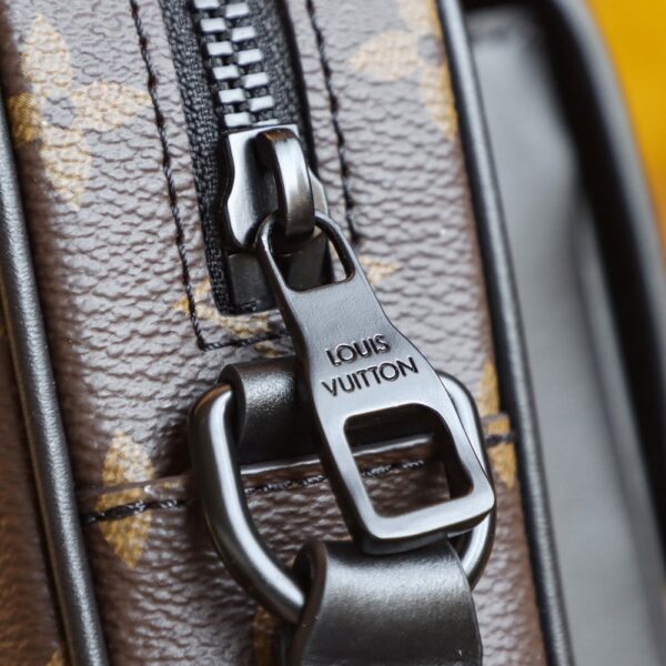 LC711 – Louis Vuitton 𝐂𝐇𝐑𝐈𝐒𝐓𝐎𝐏𝐇𝐄𝐑 M69404 Top Quality