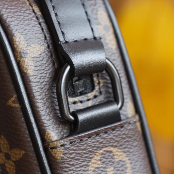 LC711 – Louis Vuitton 𝐂𝐇𝐑𝐈𝐒𝐓𝐎𝐏𝐇𝐄𝐑 M69404 Top Quality