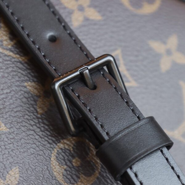 LC711 – Louis Vuitton 𝐂𝐇𝐑𝐈𝐒𝐓𝐎𝐏𝐇𝐄𝐑 M69404 Top Quality