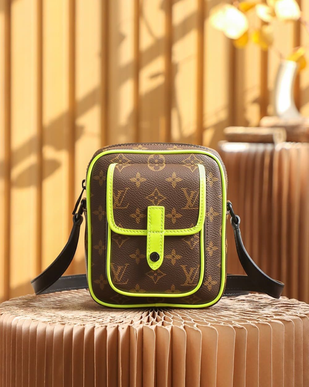 LC712 – Louis Vuitton 𝐂𝐇𝐑𝐈𝐒𝐓𝐎𝐏𝐇𝐄𝐑 M69404 Top Quality