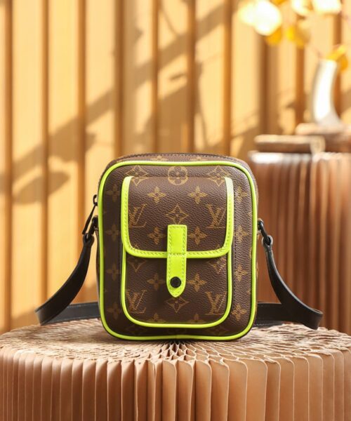 LC712 – Louis Vuitton 𝐂𝐇𝐑𝐈𝐒𝐓𝐎𝐏𝐇𝐄𝐑 M69404 Top Quality