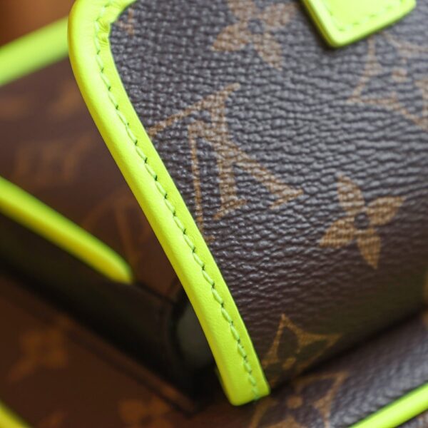LC712 – Louis Vuitton 𝐂𝐇𝐑𝐈𝐒𝐓𝐎𝐏𝐇𝐄𝐑 M69404 Top Quality